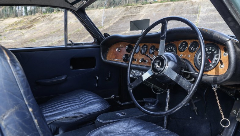 Interior of an AC Greyhound showing the 2+2 rear cabin and dashboard