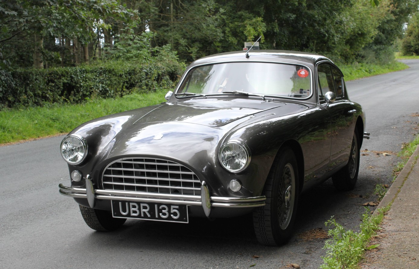 Aceca profile showing fastback lines